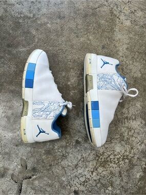 Jordan Team Elite 2 Low UNC White University Blue 2006 Vintage Women’s 7.5